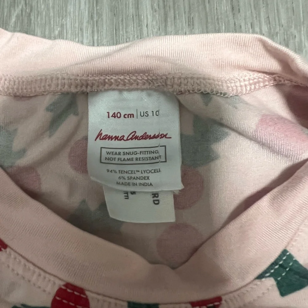 Hanna Andersson Light Pink‎ Pajama Top w/ Holly Berry details girls size 10
